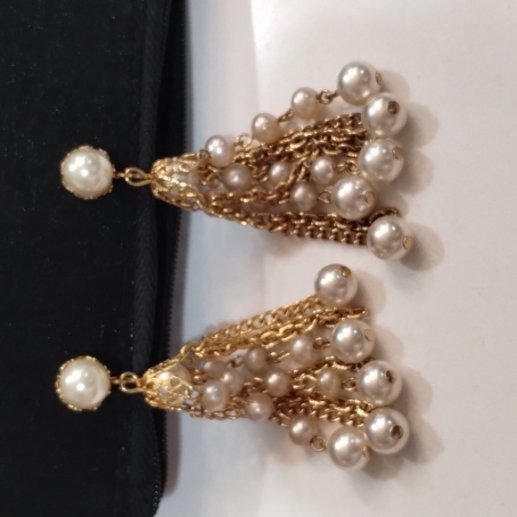 Gold tone and pearl chain cascading chandelier clip on earrings - Picture 1 of 6